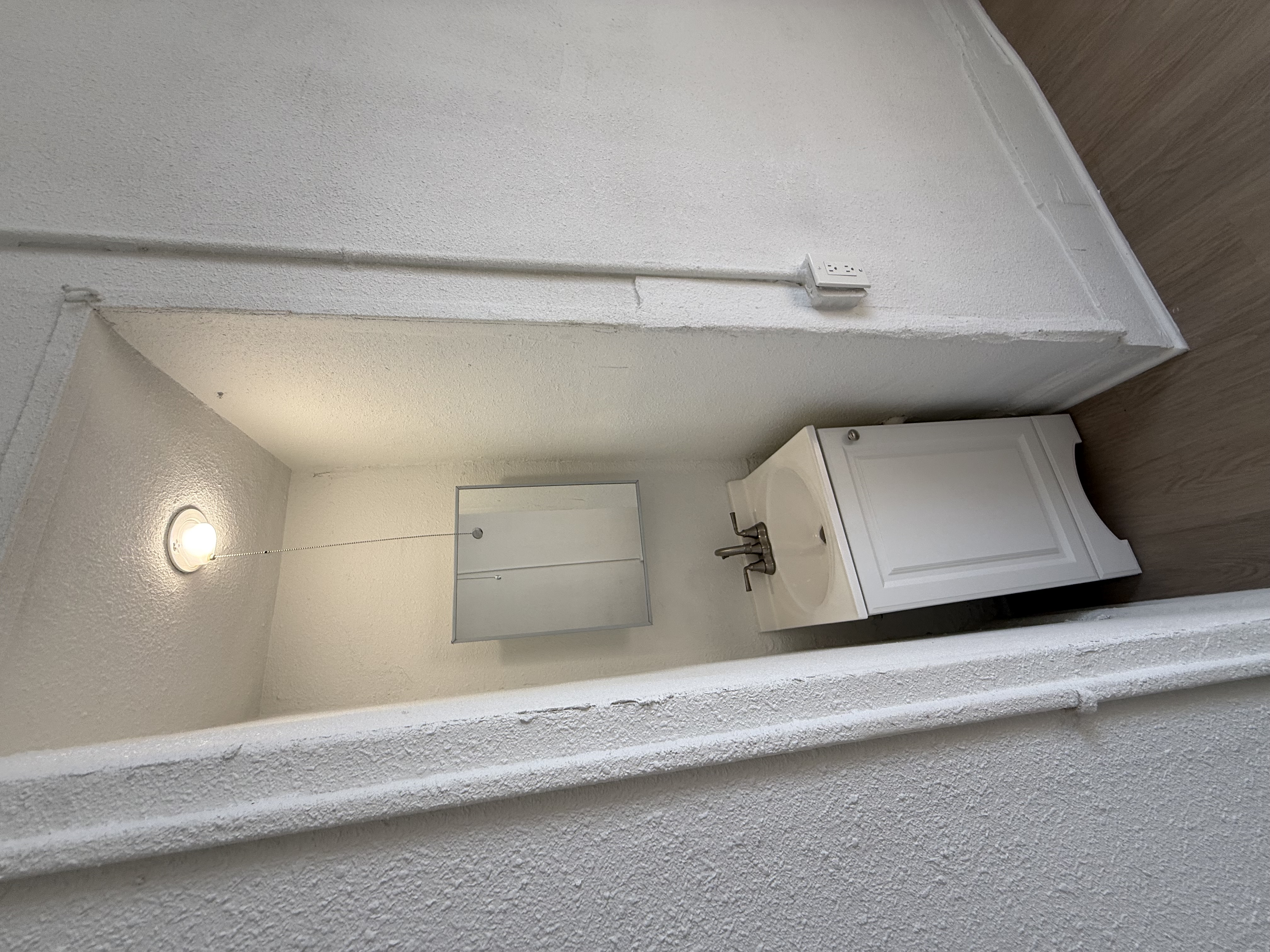 DTLA Studio with Private Sink rental photo